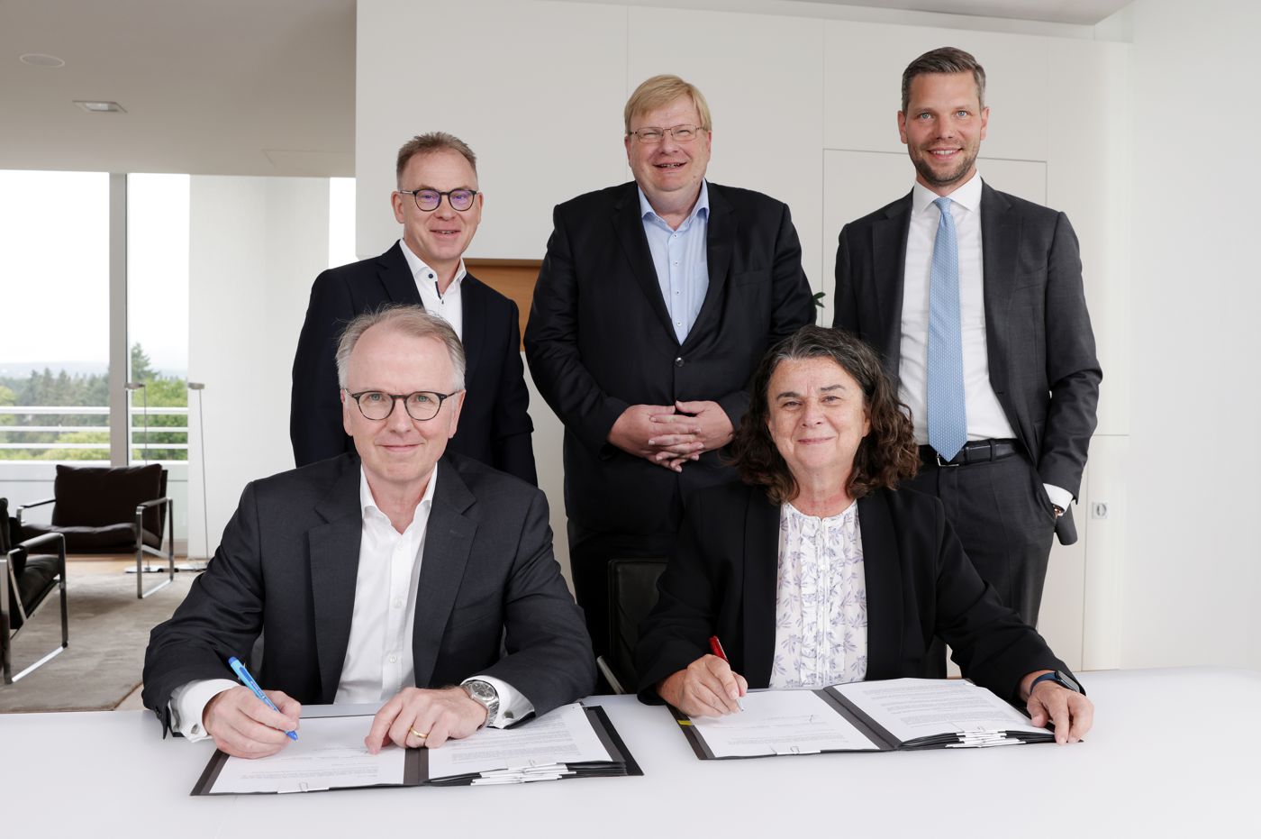 DL_NordLB_Signing_210725_1400-900.jpg Unterzeichnung des gemeinsamen Kooperationsvertrages zwischen Deutsche Leasing Gruppe und NORD/LB