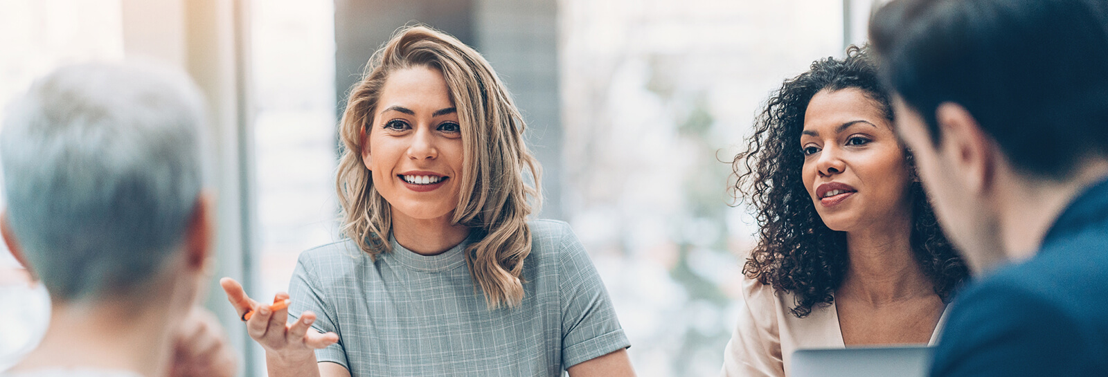 Invest abroad International Desk Managers advise you on investments abroad