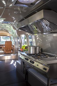 Foodtruck-innen-200-300.JPG