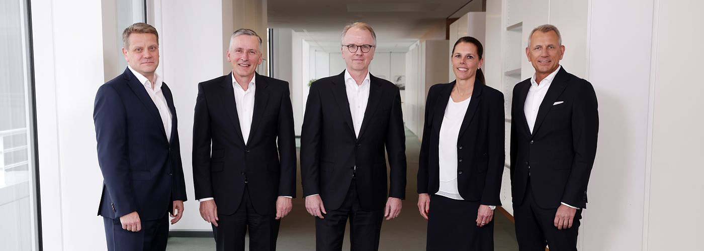 Vorstand der Deutschen Leasing Kai Ostermann, Sonja Kardorf, Dr. Thomas Söhlke, Rainer Weis und Markus Strehle