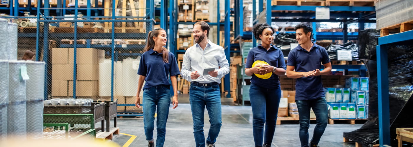 Unternehmen investieren in stabile Lieferketten und moderne Lager Nearshoring, Automatisierung, neue Märkte